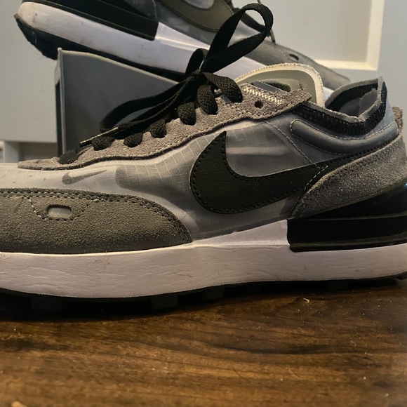 Nike waffle one se grey and black- size 8 - Picture 3 of 4
